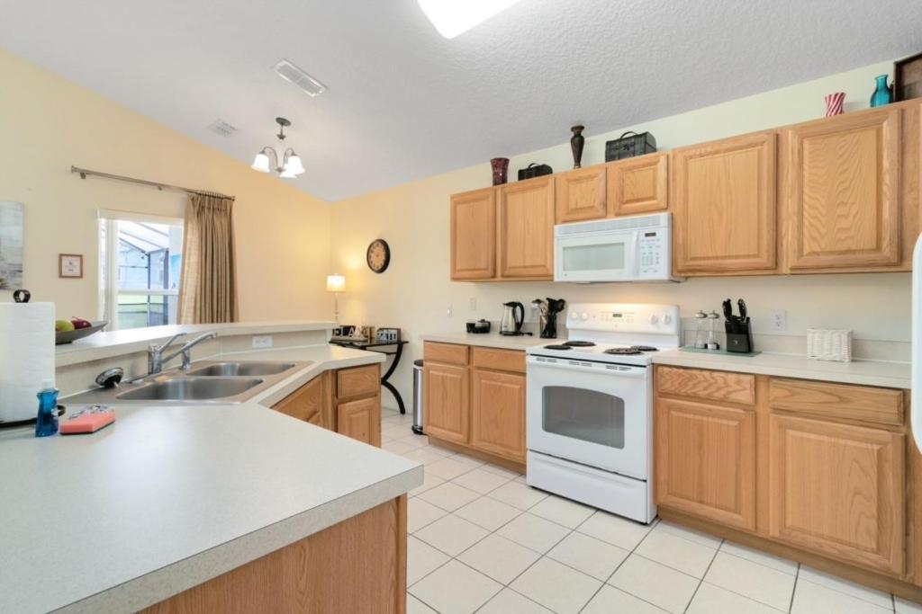 Gated 4 Bed With Pool And Close To Villa Davenport