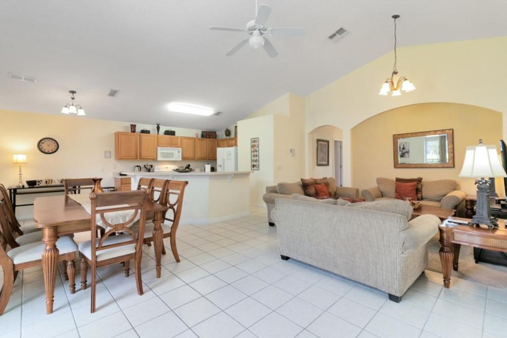 Gated 4 Bed With Pool And Close To * Davenport